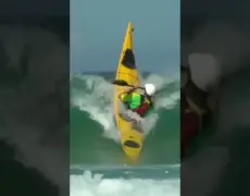 Descubre la magia del kayak de mar en la impresionante bahía de Suruga