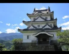 Descubre la majestuosidad del Castillo de Uwajima en Shikoku: una experiencia imperdible