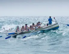 Descubre la emocionante experiencia del surf de remo en la impresionante costa de Izu