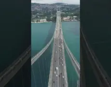 Descubre la increíble experiencia de cruzar el Honeymoon Bridge, el puente colgante más romántico del mundo