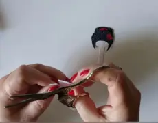 Descubre la historia y el significado detrás del tradicional Tsunokakushi: el tocado japonés que cautiva al mundo